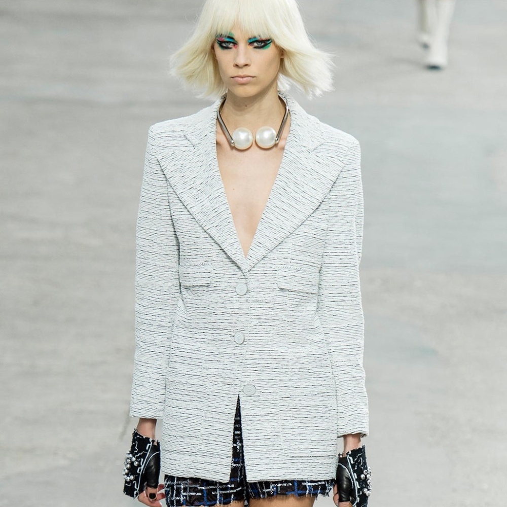 New Chanel Jacket Fantasy Tweed White/Black 14S Size 34